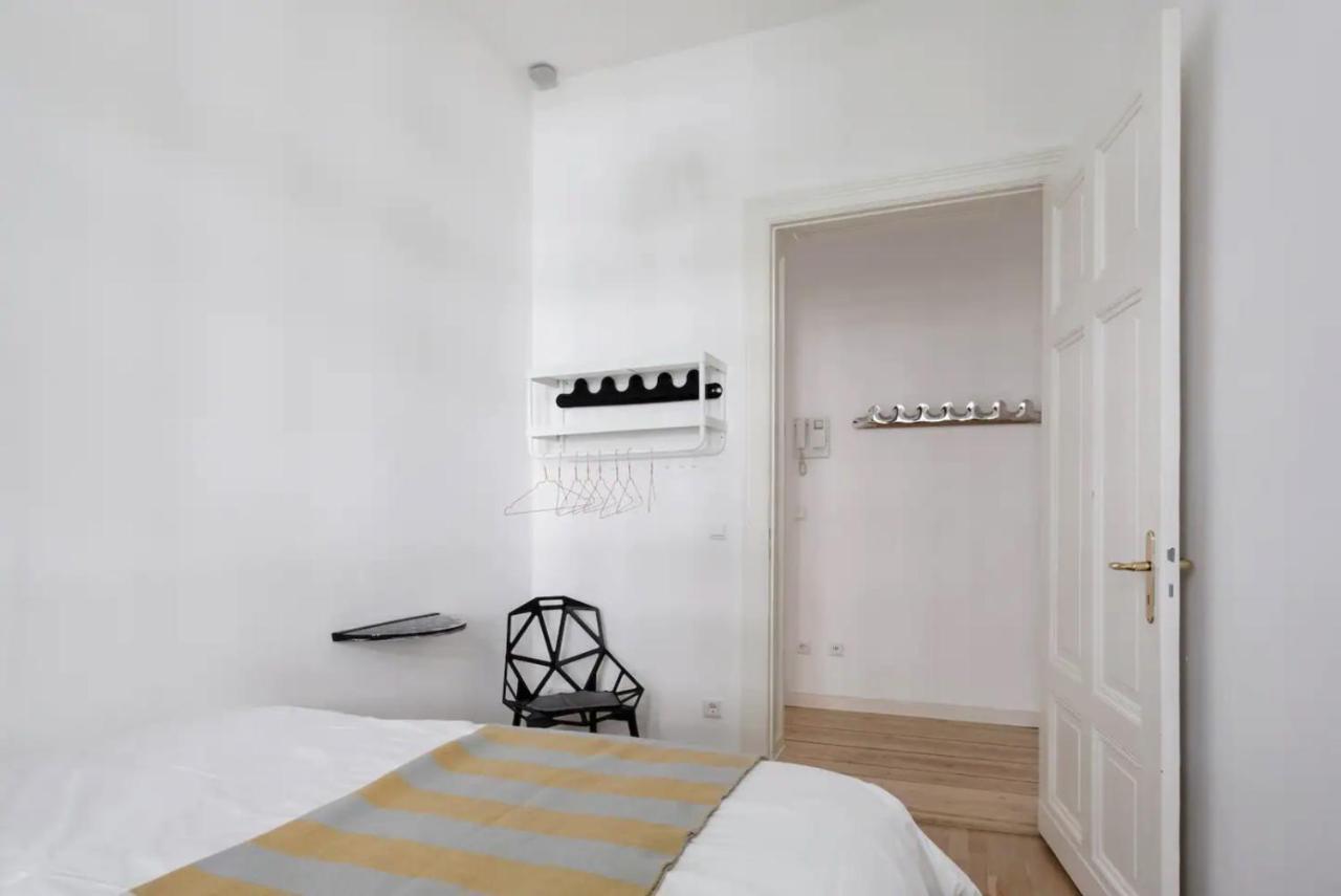 Luxury 2 Bedroom Apartment In The Heart Of Mitte, Berlino Esterno foto