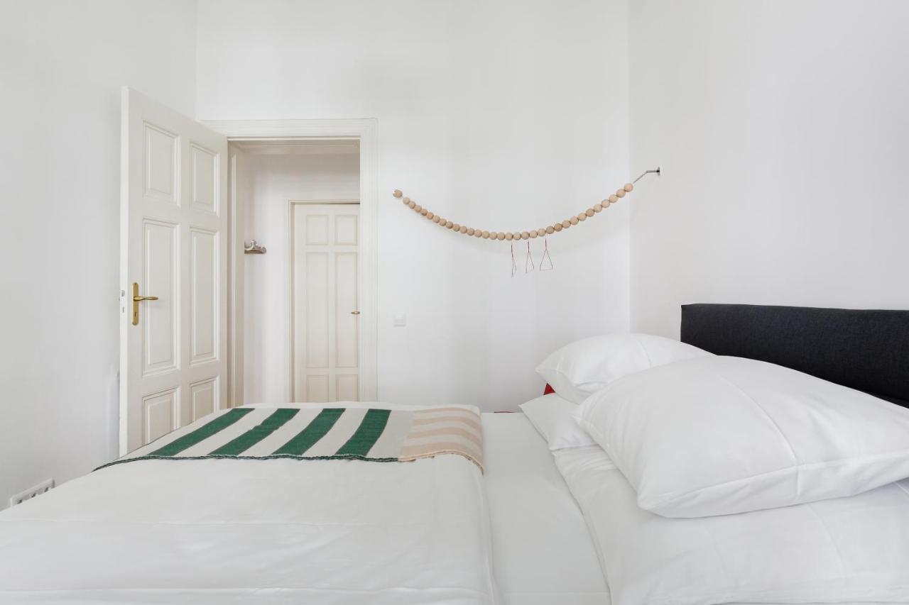 Luxury 2 Bedroom Apartment In The Heart Of Mitte, Berlino Esterno foto